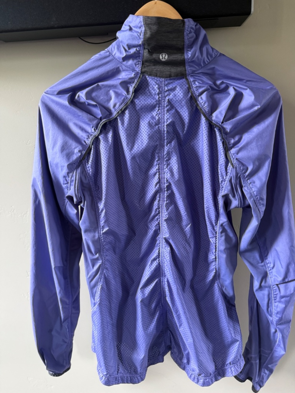 Lululemon Run Essential Jacket Purple Windbreaker Lightweight (Size 4) - Picture 3 of 13